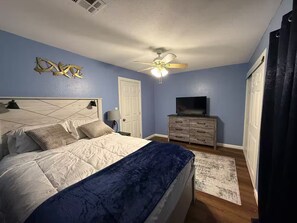 Silitysrauta/-lauta, Wi-Fi, vuodevaatteet