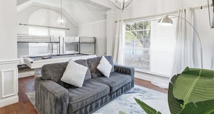 Lux Cozy 5B2B Home for Families