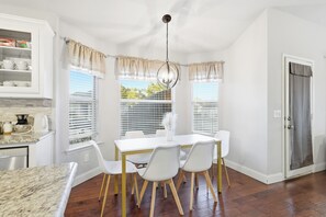 Dining - Lux Cozy 5B2B Home for Families (Frisco)