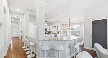 Lux Cozy 5B2B Home for Families