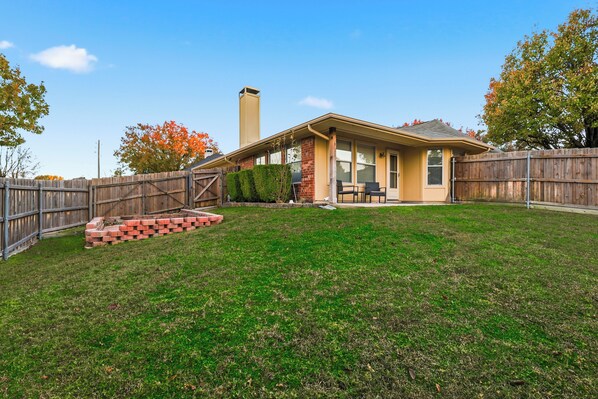 Exterior - Lux Cozy 5B2B Home for Families (Frisco)