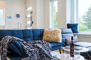 Interior - Stylish 3BR Home in the Heart of Vancouver (Vancouver)