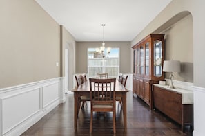 Dining - Spacious Cozy 4B Home in Frisco (Frisco)