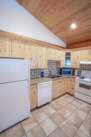 Private kitchen - Most Magnificent Chalet (Blue River)