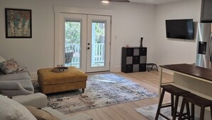 Living area - Quiet, Secluded Getaway in Hollywood SC (Hollywood)