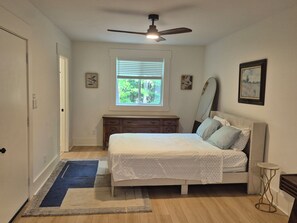 2 bedrooms, WiFi, bed sheets - Quiet, Secluded Getaway in Hollywood SC (Hollywood)