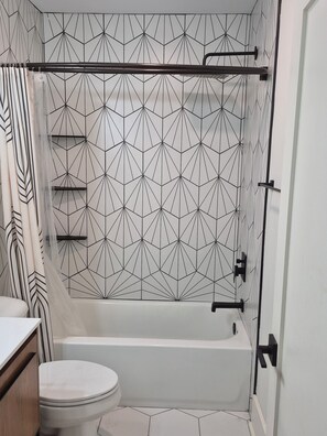 Towels, soap, toilet paper - Quiet, Secluded Getaway in Hollywood SC (Hollywood)