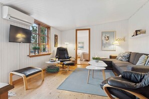 Living area - Cozy cottage near swimming lake (Borup)