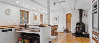 Cozy cottage near swimming lake