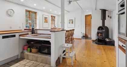 Cozy cottage near swimming lake