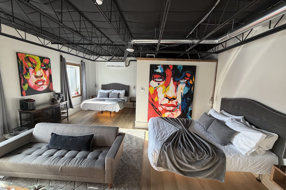 Rom, 2 queensize-senger, byutsikt | Safe på rommet, strykejern/-brett og wi-fi (inkludert)