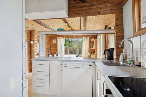 Cozy holiday home near the water