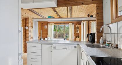 Cozy holiday home near the water