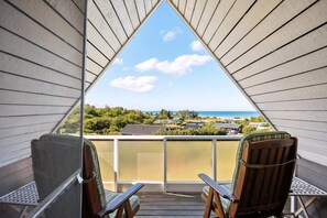 Property grounds - Idyllic summer house with sea view (Glesborg)