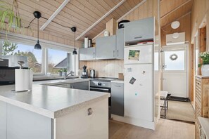 Frigorifero, forno, piano cottura, lavastoviglie