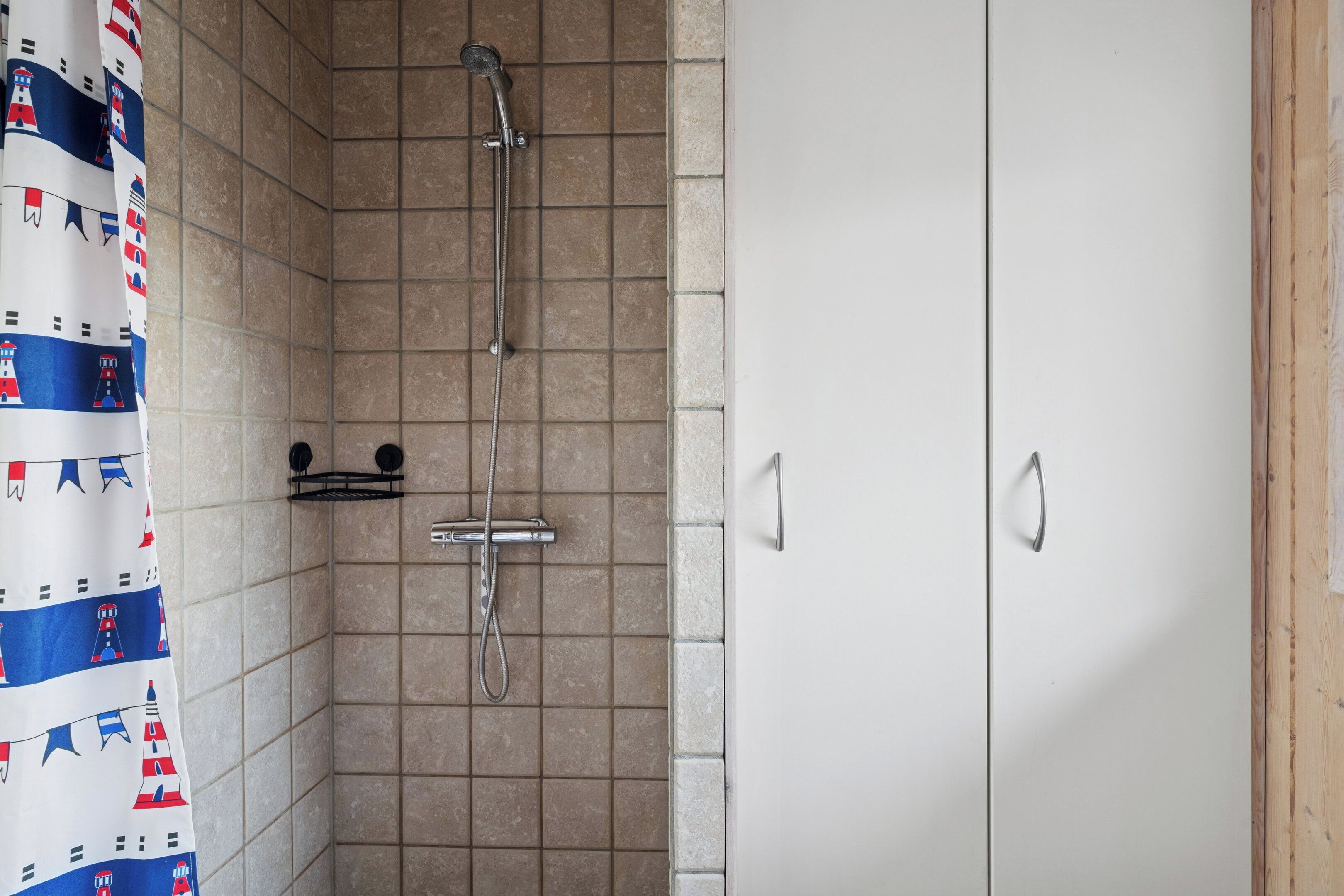 Douche, sèche-cheveux