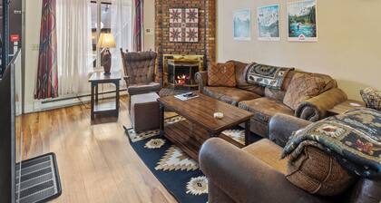 Château Rouge 202 ~ Easy Street Retreat