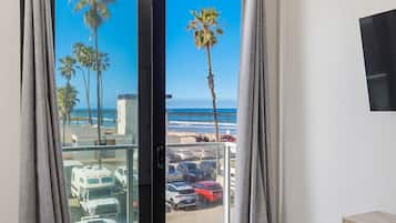 Condo, Multiple Beds, Balcony, Ocean View | Interior