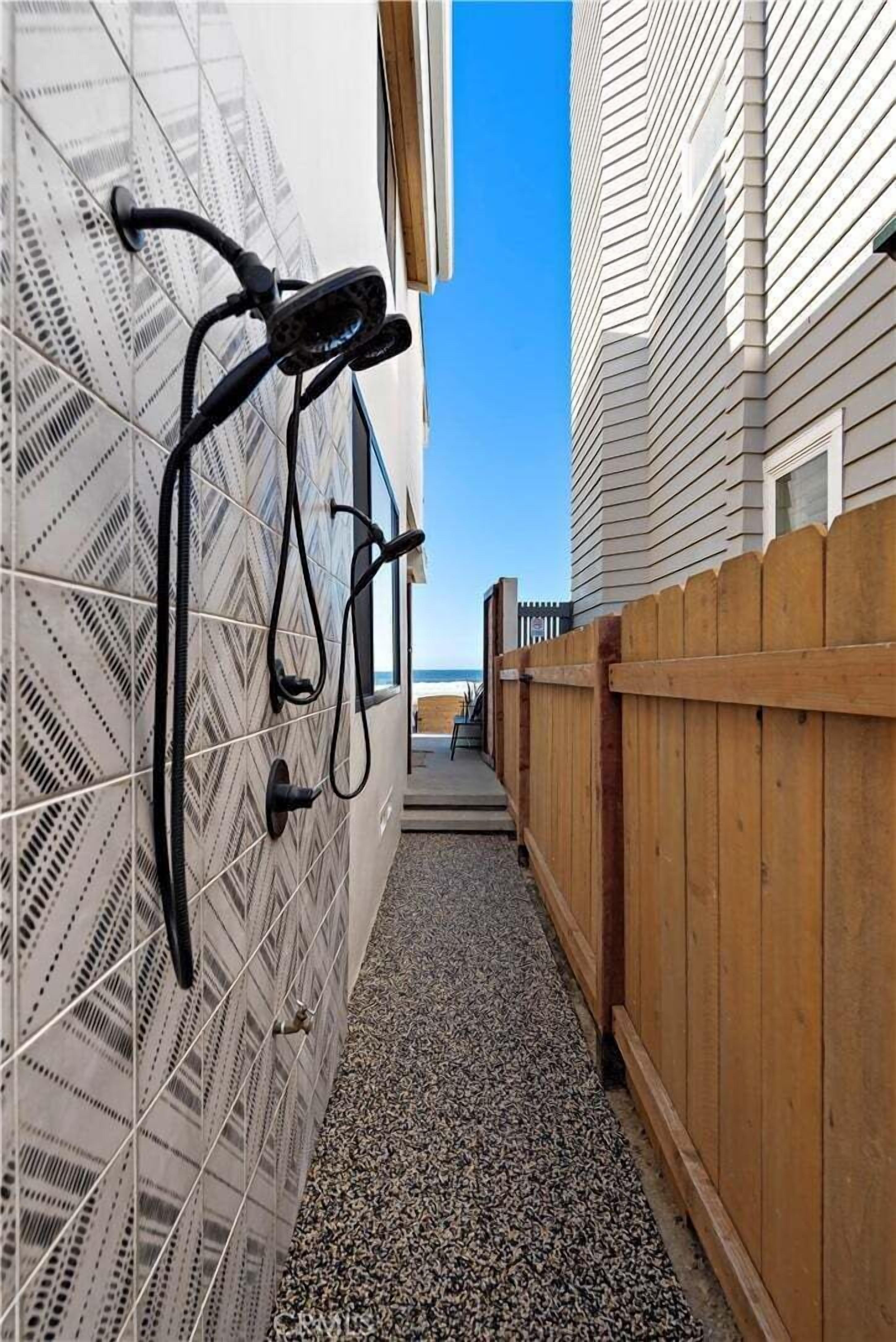 House, Multiple Beds, Hot Tub, Ocean View | Bathroom shower