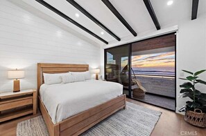 House, Multiple Beds, Hot Tub, Ocean View | 4 bedrooms, individually decorated, individually furnished, bed sheets - Beachfront Sunset (San Diego)