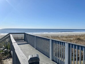 On the beach - Oceanview 1 BR: Couples Retreat, Pools, Steps to Beach (Myrtle Beach)
