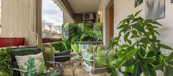 Spacious apartment, close to the sea, for vacation or work. Habitable porches.