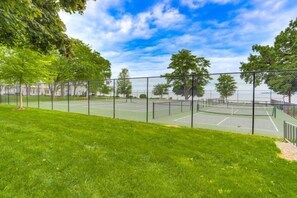 Sport court - 525 Central Charming Cottage in Lakeside (Lakeside)
