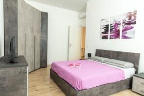 2 bedrooms, iron/ironing board, WiFi, bed sheets - Rea House Colli albani metro station (Roma)