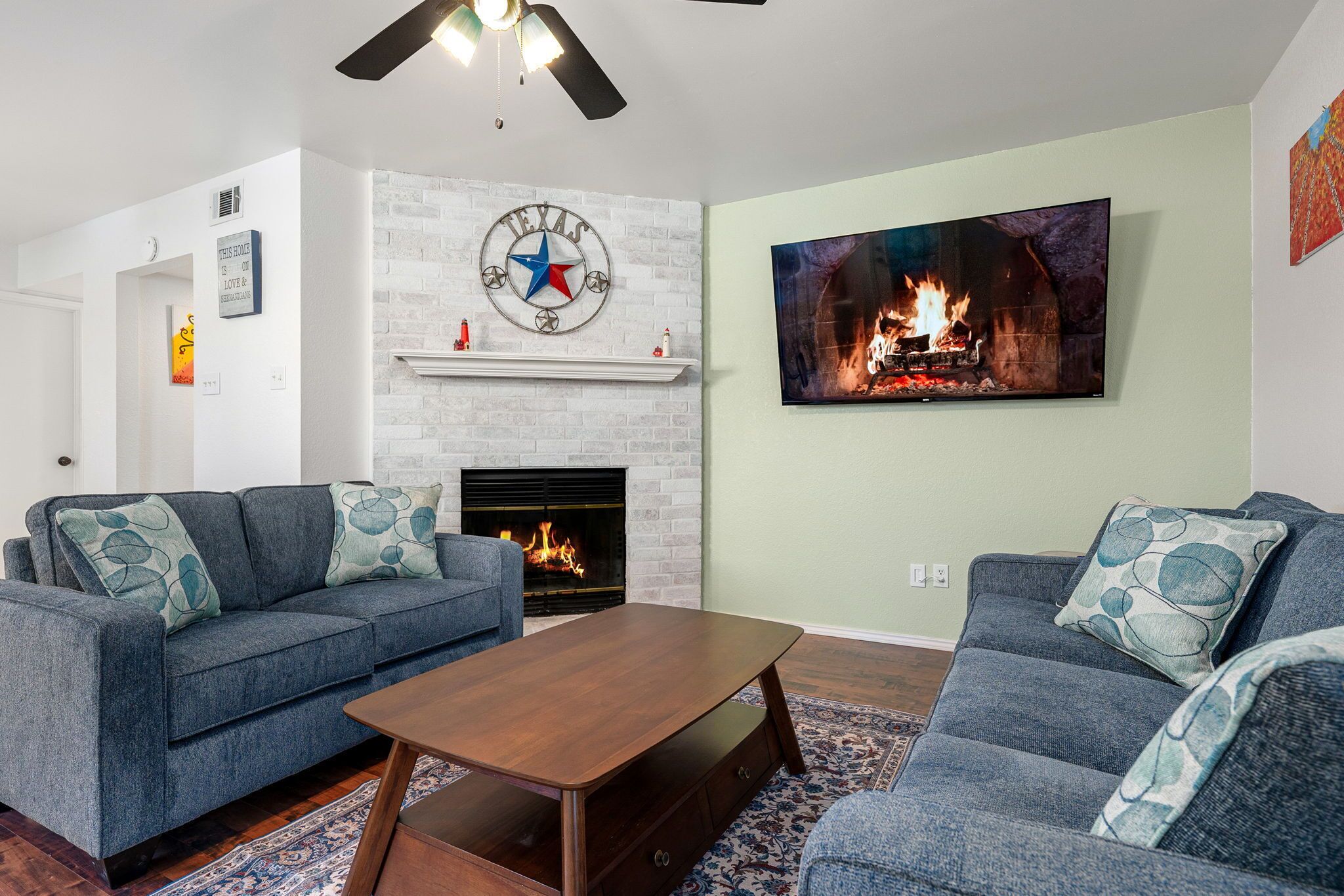 Cheerful Home, With Big Private Fenced Yard, & Big Hot Tub - Burleson, TX
