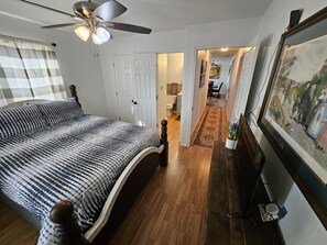 3 bedrooms, iron/ironing board, WiFi, bed sheets