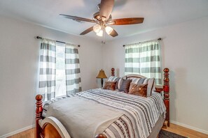 3 habitaciones, tabla de planchar con plancha, wifi y ropa de cama 