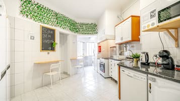 냉장고, 전자레인지, 쿡탑, 에스프레소 메이커