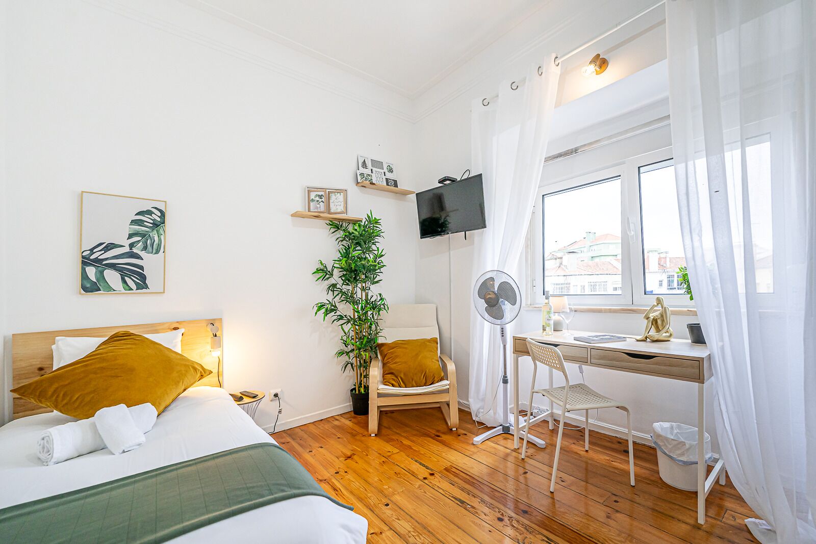 Economy Single Room | Desk, laptop workspace, free WiFi