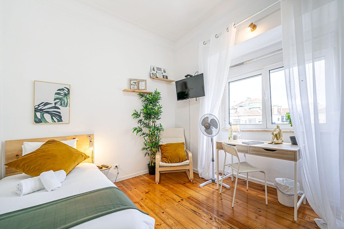 Economy Single Room | Desk, laptop workspace, free WiFi