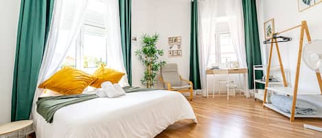 Desk, laptop workspace, free WiFi