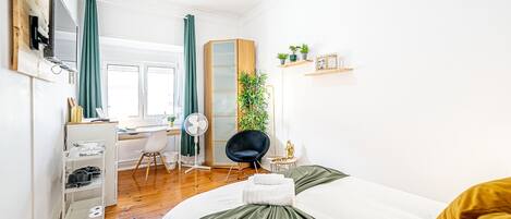Comfort-Doppelzimmer | Schreibtisch, laptopgeeigneter Arbeitsplatz, kostenloses WLAN