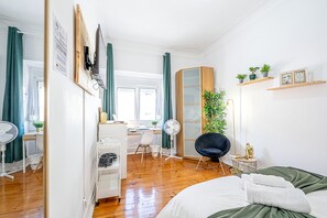 Double Room | Desk, laptop workspace, free WiFi - Mina (Amadora)