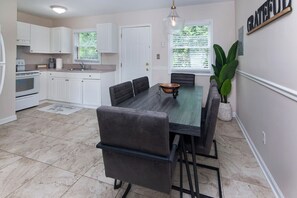 Dining - 1BR Designed for Longer Stays (Charlotte)
