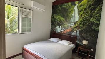 Iron/ironing board, internet, bed sheets