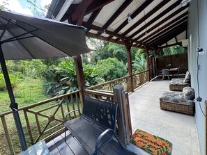 Terrace/patio - LIGHTUAL - Private Jacuzzi apartment for 6 people not overlooked - 2 bedrooms 1 mezzanine (Gros-Morne)