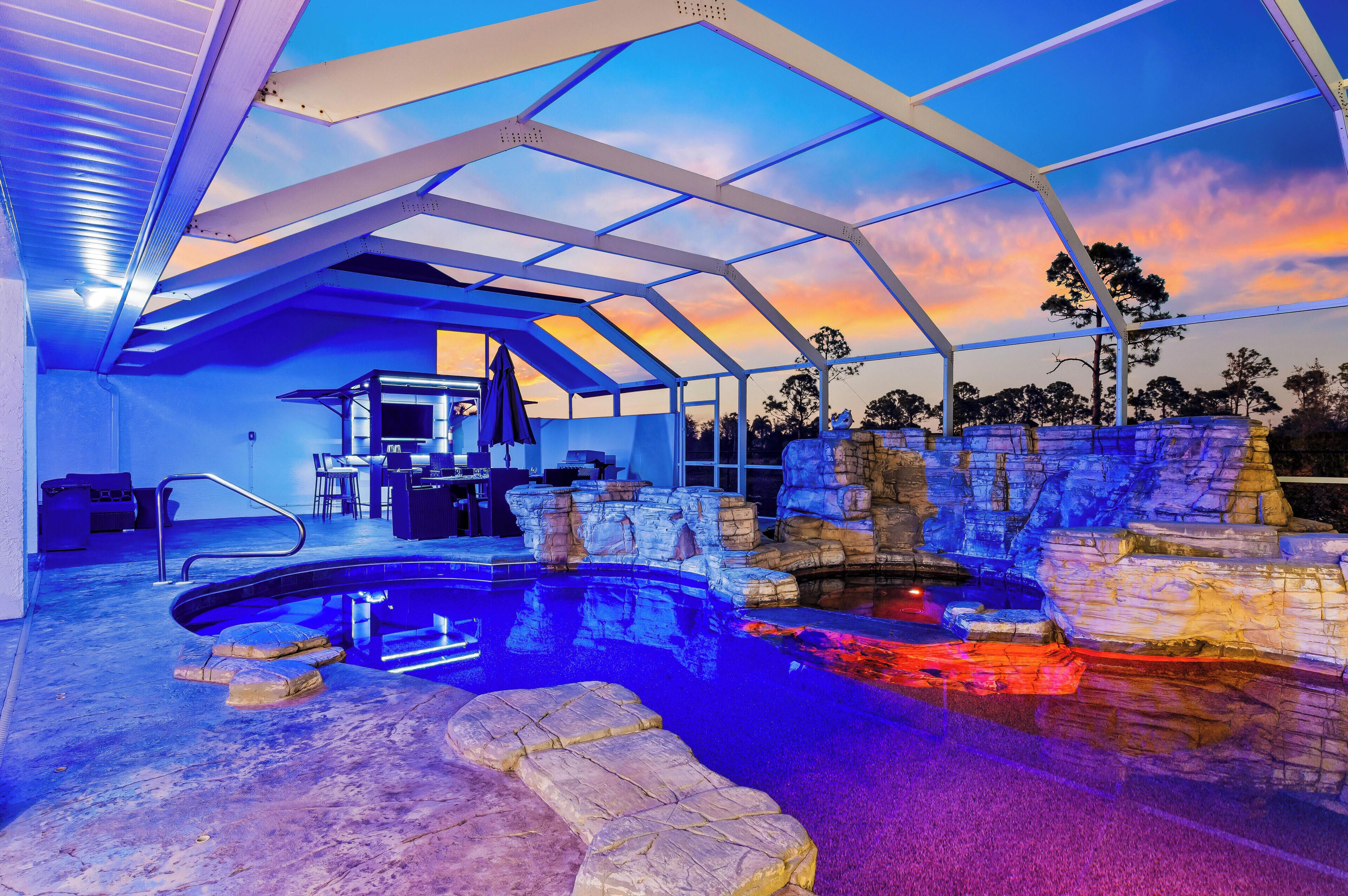 Alberca al aire libre y alberca climatizada