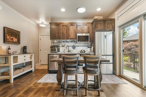 Microondas, horno, parrilla de estufa y lavavajillas 