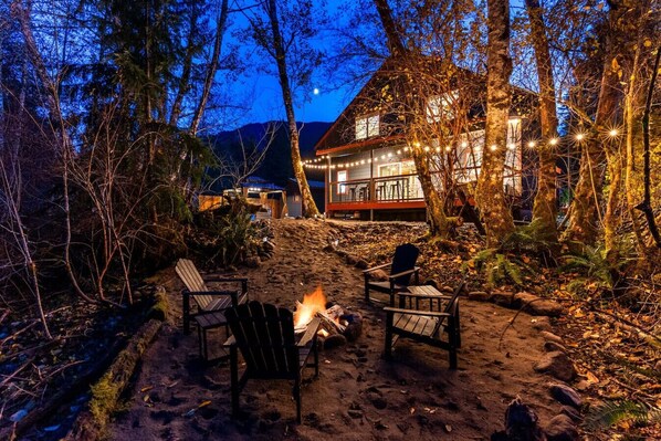 Property grounds - Mt Rainier-Creek-Sauna-Cold Plunge-Hot Tub-Gym-EV (Ashford)