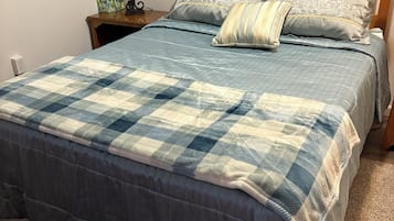 Iron/ironing board, WiFi, bed sheets