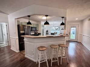 Mikrovågsugn, ugn, spishäll och diskmaskin