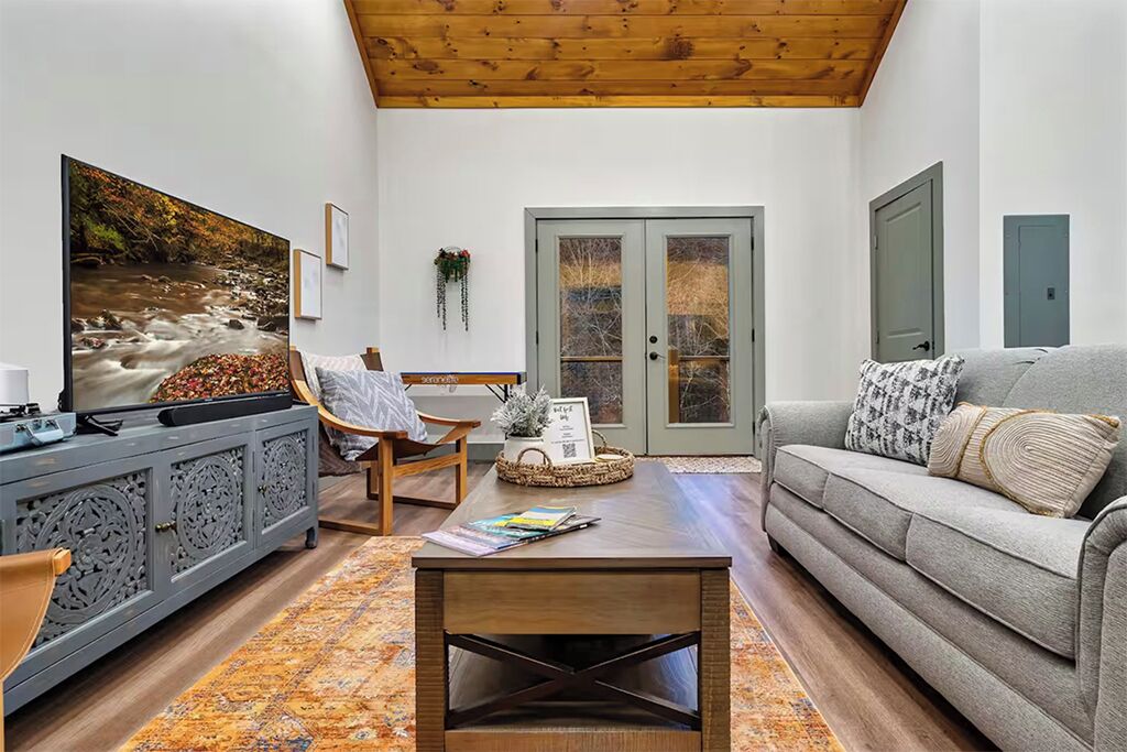 Een smart-tv en een stereo