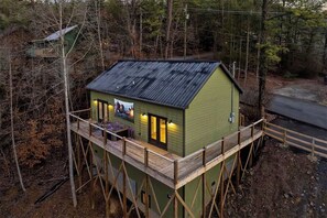 Exterior - Luxury Modern Couples Retreat, Hot tub, with Views (Sevierville)