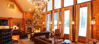 Eleanor Estate - Luxury in the Mountains!