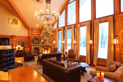 Eleanor Estate - Luxury in the Mountains!