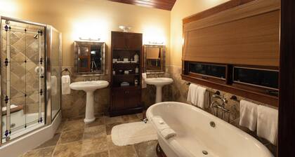 Eleanor Estate - Luxury in the Mountains!